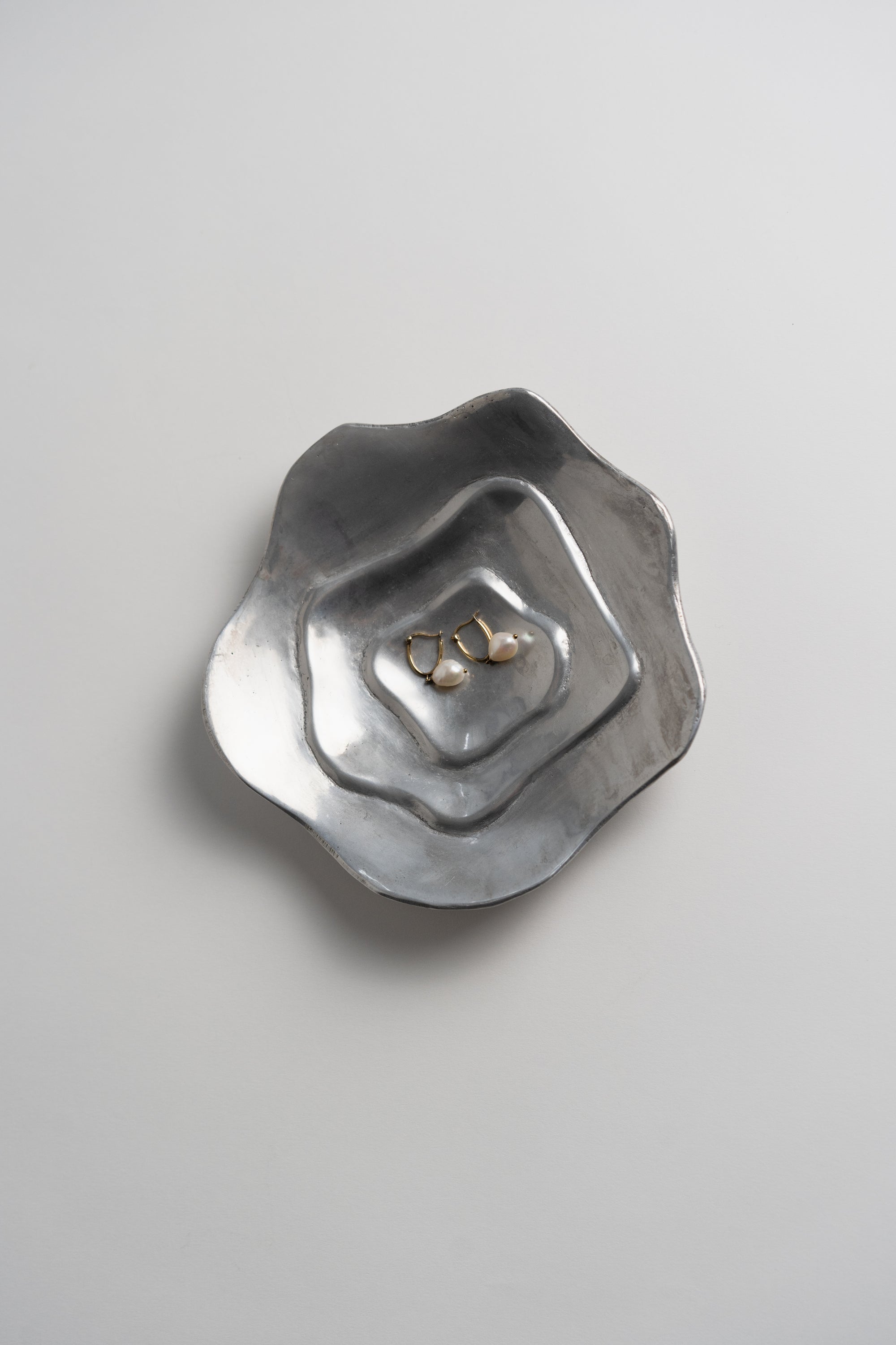 Biomorphic Aluminum Catchall