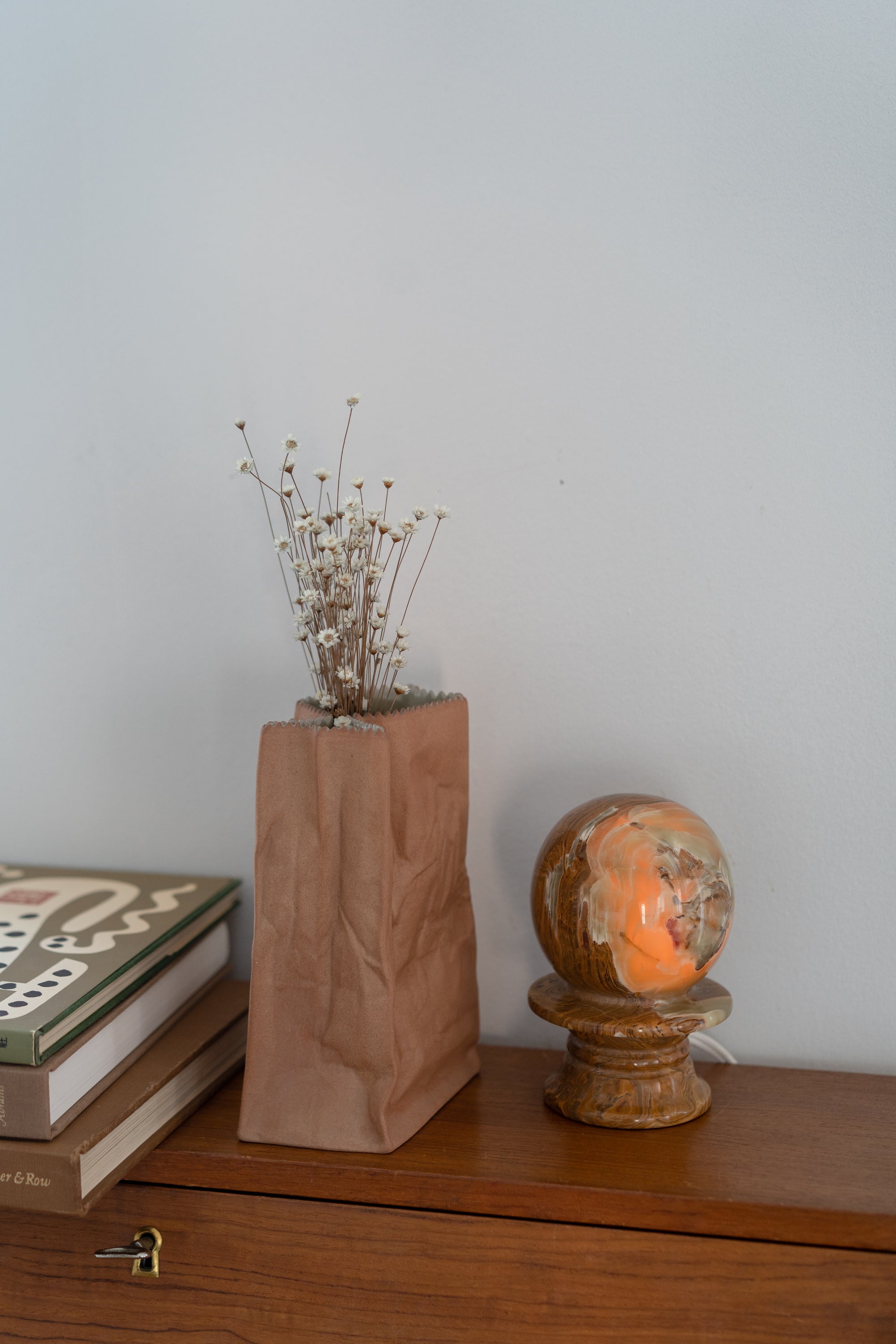 Onyx Sphere Lamp