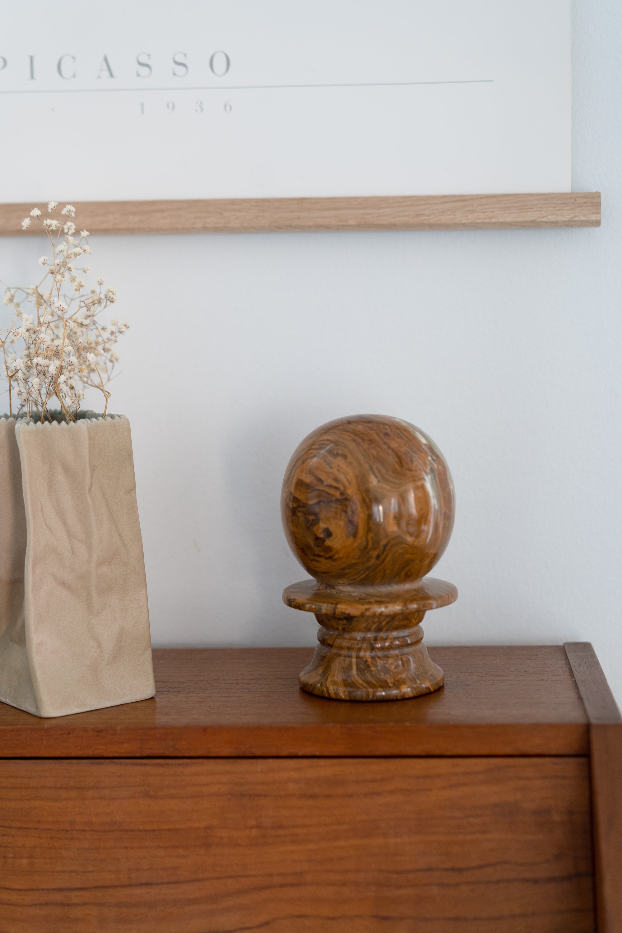 Onyx Sphere Lamp